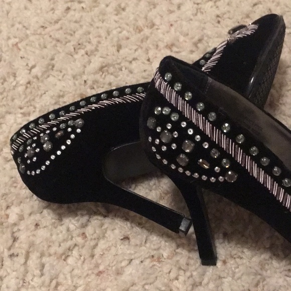 Black velvet heels with gorgeous decorations - Picture 5 of 8